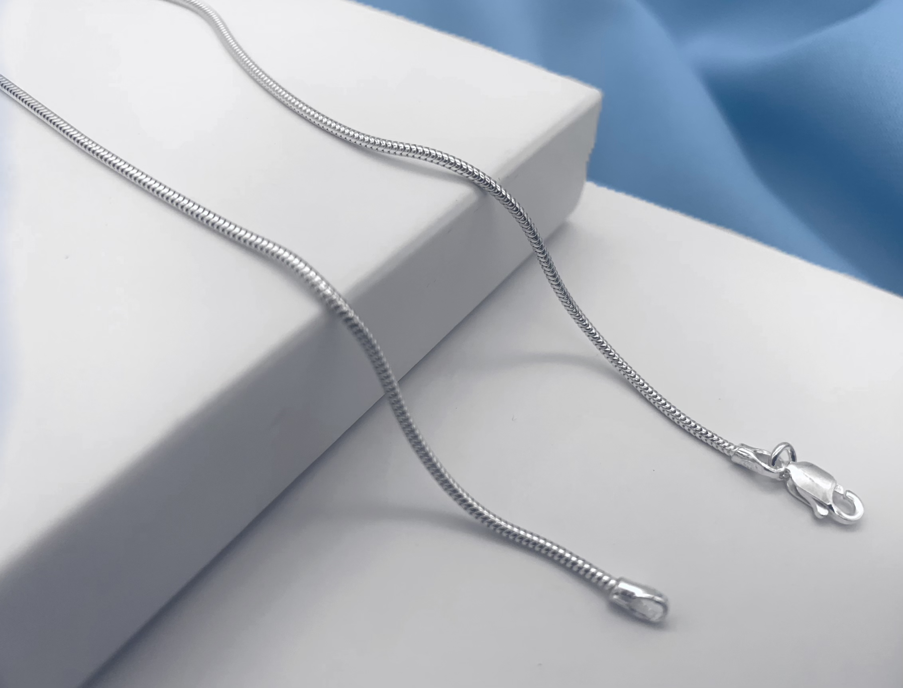 Snake chain 2025 necklace with pendant