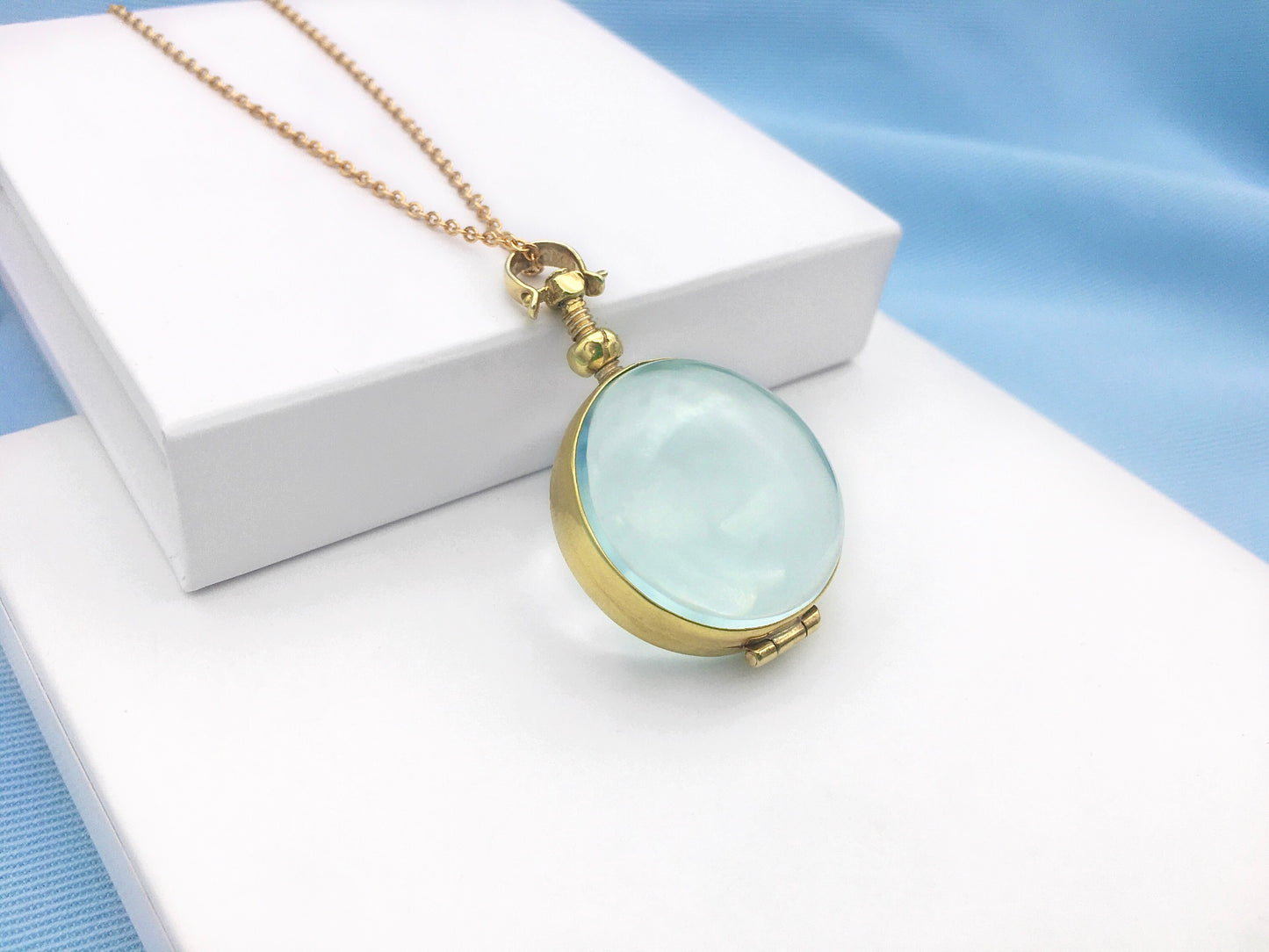 Round Shaped Gold Plated Glass Locket