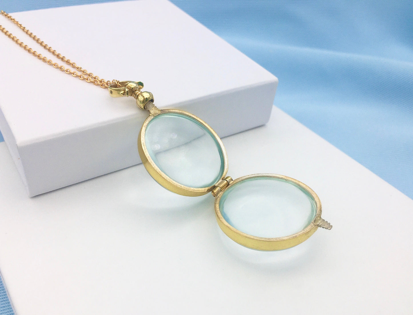 Round Shaped Gold Plated Glass Locket