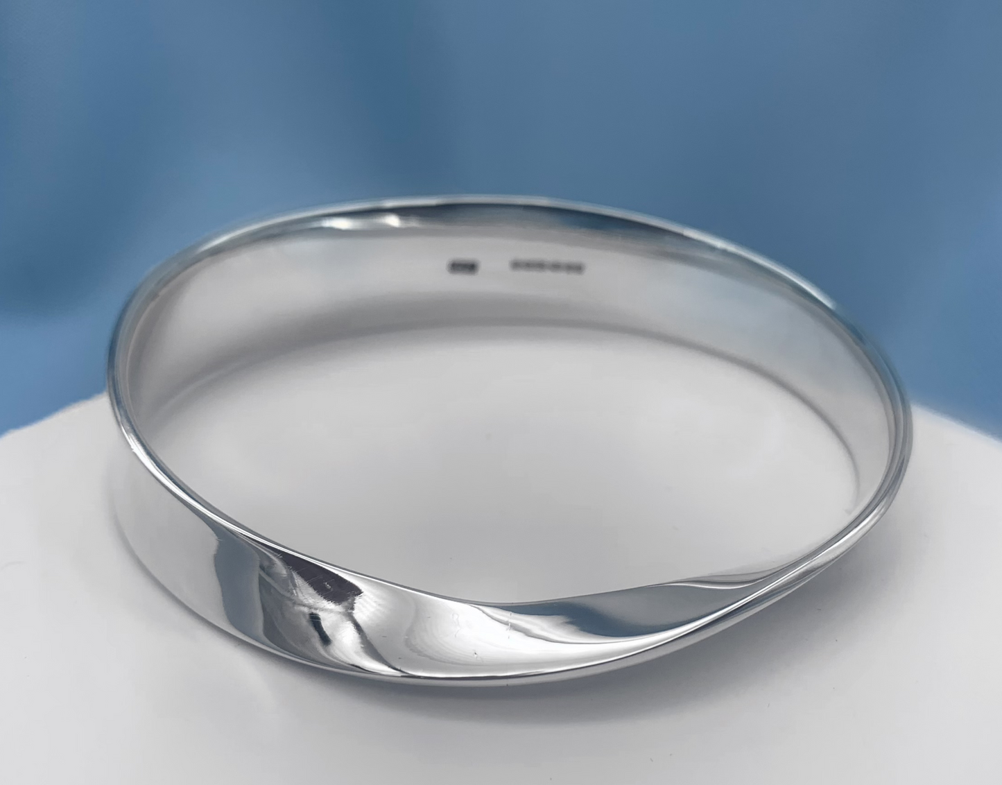 Mon Bijoux mobius bangle bracelet