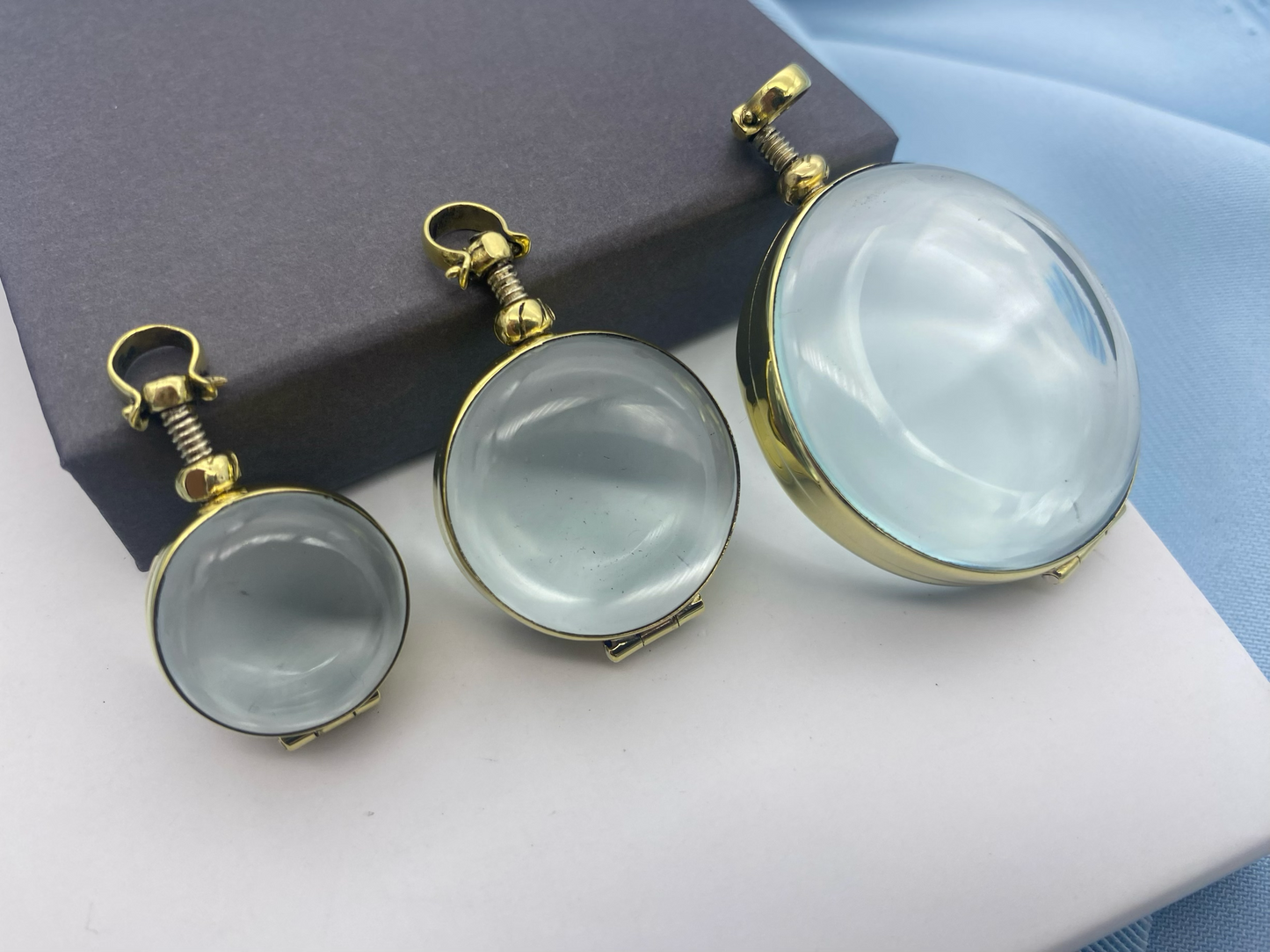 Round Shaped Gold Plated Glass Locket