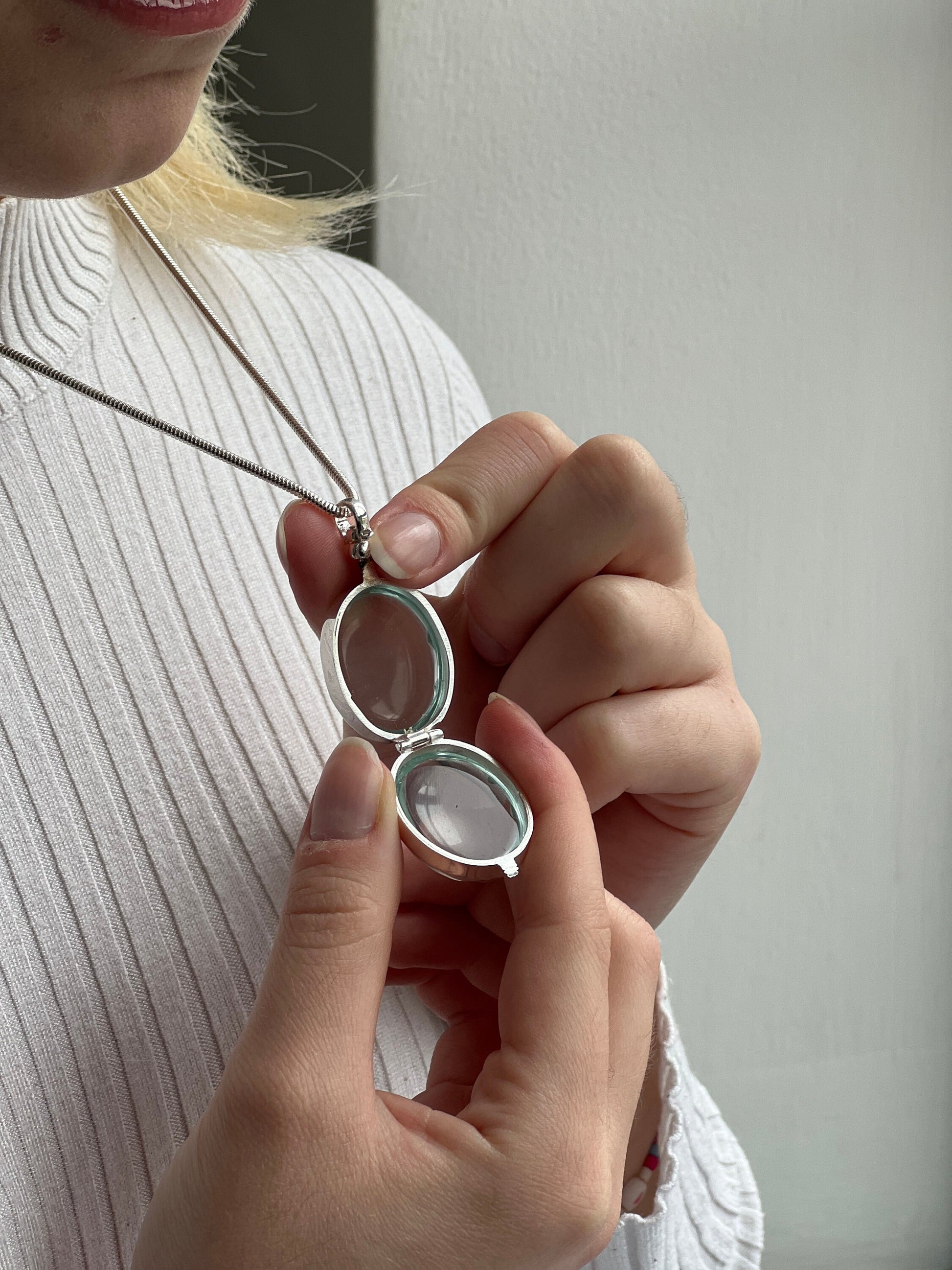 Medium Gold or Silver Round Locket Name Necklace Picture Locket Personalized Locket Engraved Glass Locket Necklace Silver or Gold Locket