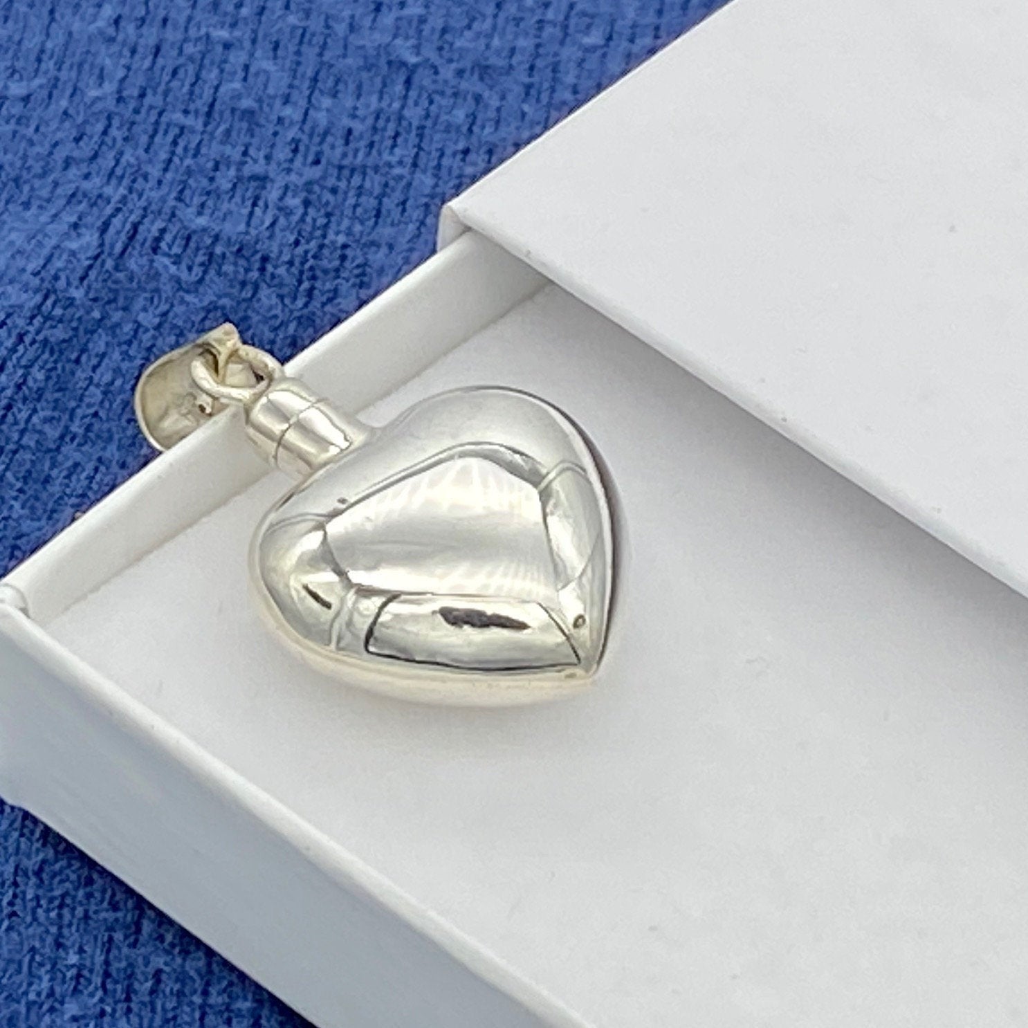 Heart Shape Silver Urn Ashes Pendant, Cremation Urn Necklace for Holding Ashes, Urn for Ashes of Long Lost Loved One, Urn to Remember Dog