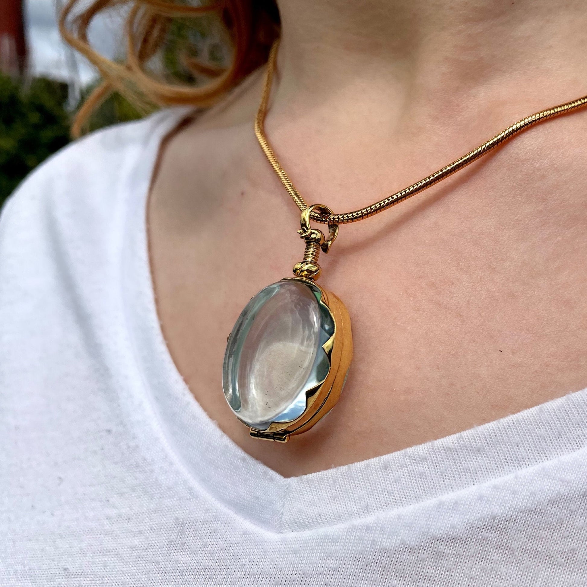 Oval Shaped With Filigree Edges Gold Plated Glass Locket – Mon Bijoux