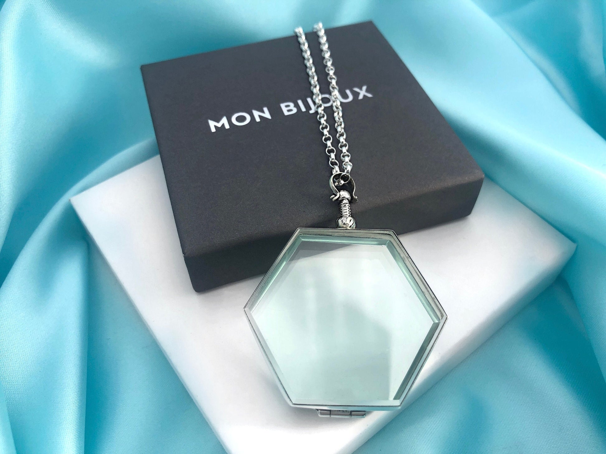 Deep Beehive Hexagon Locket Pendant Honeycomb Locket Gift for Bee Lover Wedding Jewelry Keepsake Locket Personalised Crystals Gems Locket