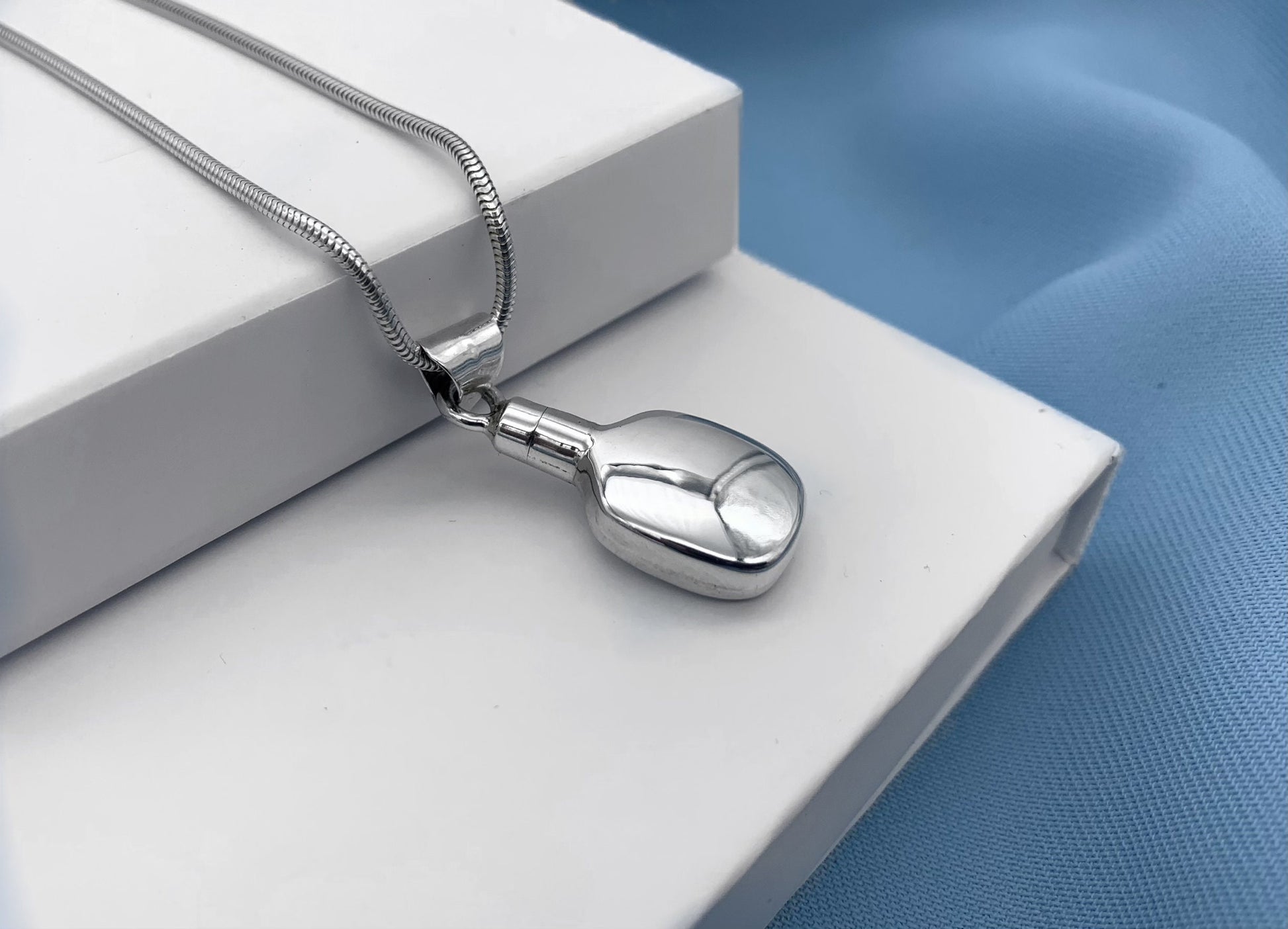 Remembering a Lost Loved One Sterling Silver Urn Jewelry Pendant Urn Ashes Pendant Jewellery that holds Ashes Best Cremation Jewelry UK