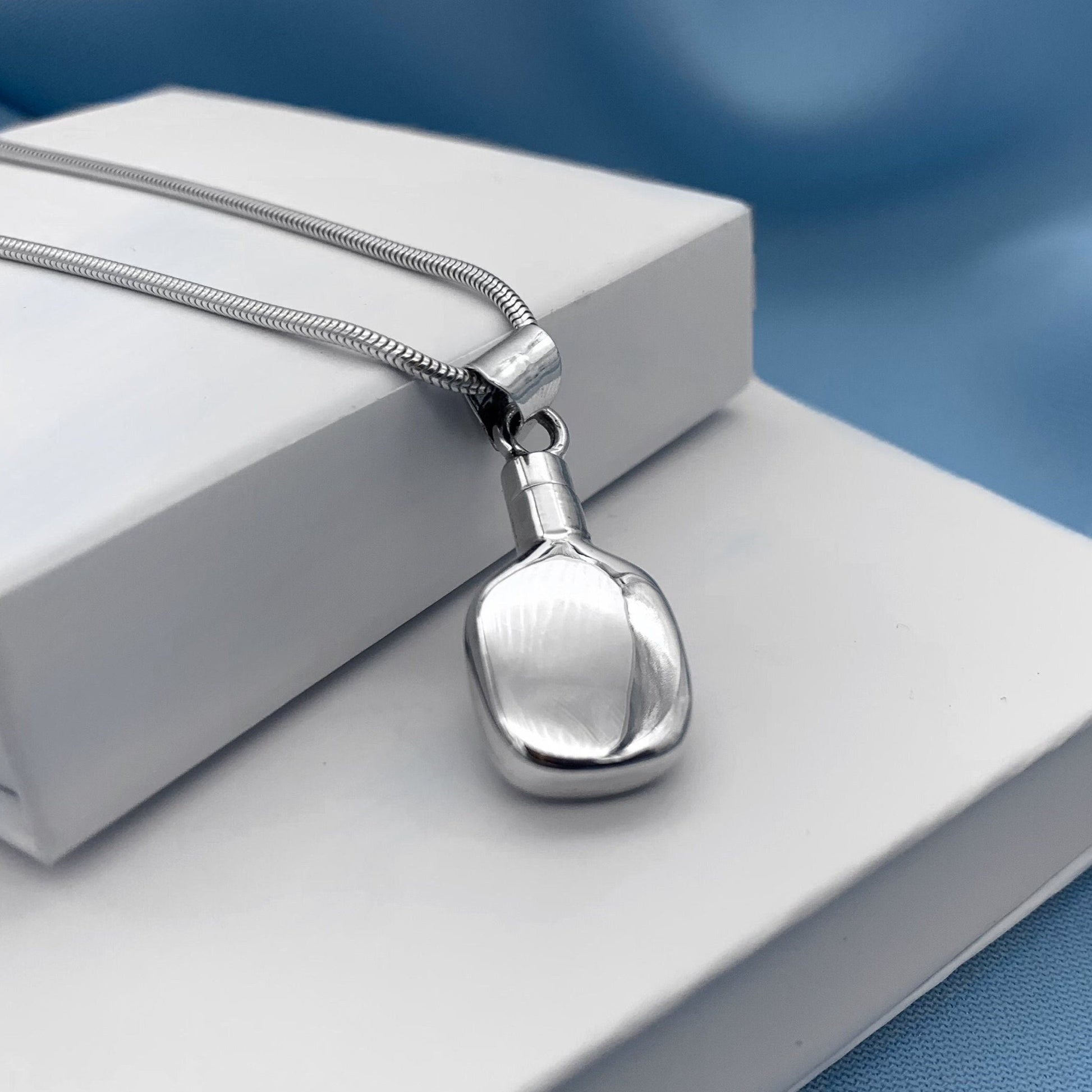 Remembering a Lost Loved One Sterling Silver Urn Jewelry Pendant Urn Ashes Pendant Jewellery that holds Ashes Best Cremation Jewelry UK