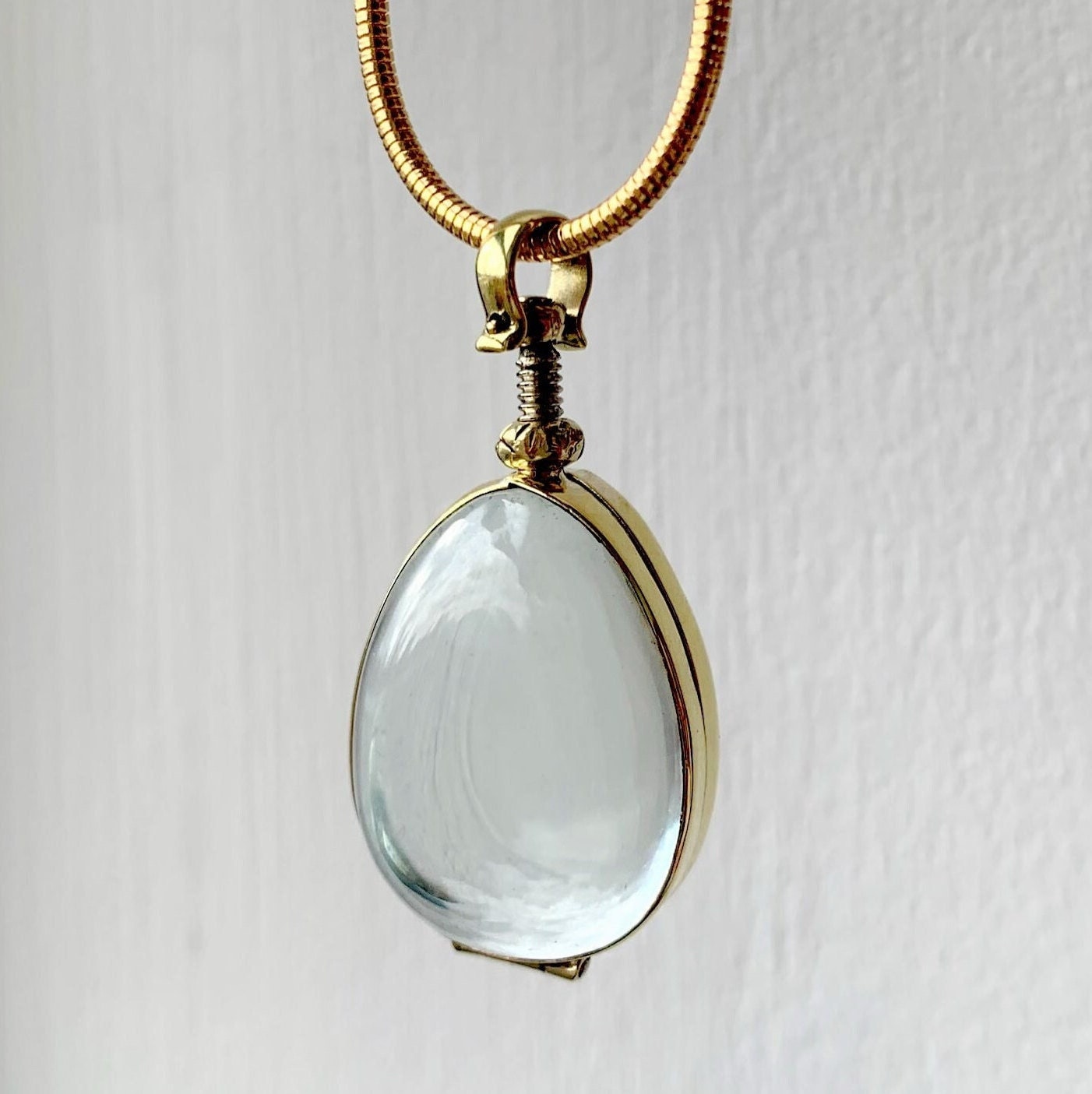 Gold Locket Memorial Necklace by LY Lockets – Mon Bijoux