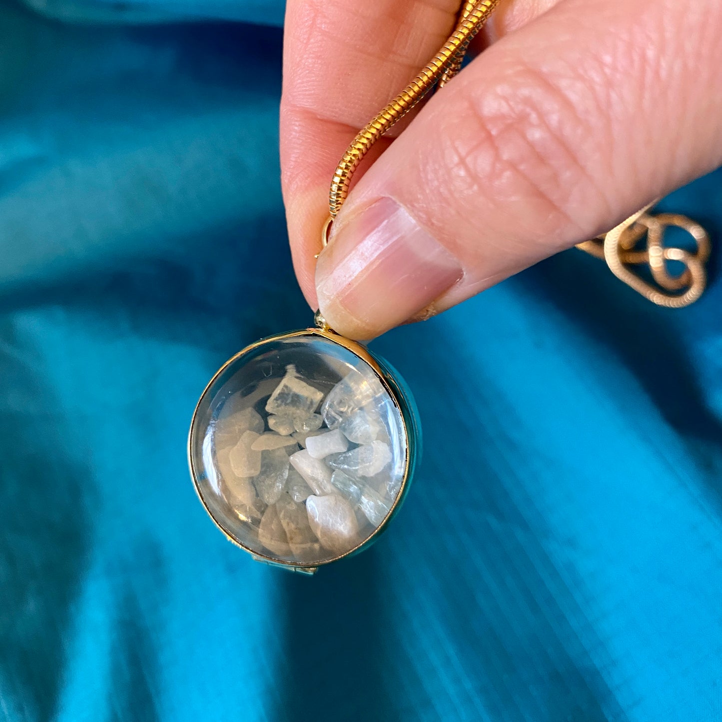 Personalised Locket for Gems, Birthstone Locket Necklace, Engraved Locket, Keepsake Memorial Jewelry Necklace, Beveled Glass Locket Necklace