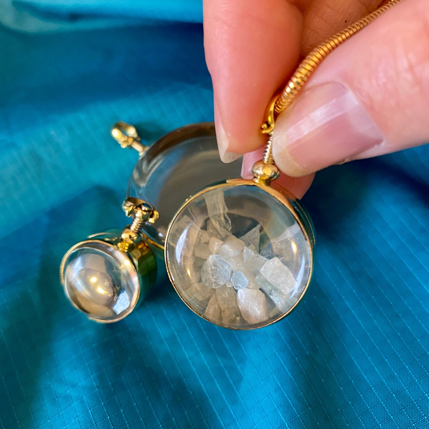 Round Circle locket necklace for birthstones and keepsakes, choose your size, choose a chain, gold shaker locket, gift for her add your gems