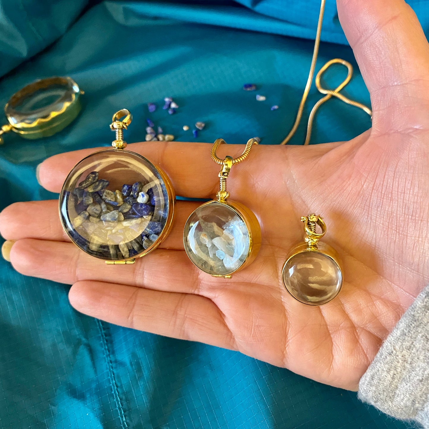 Round Circle locket necklace for birthstones and keepsakes, choose your size, choose a chain, gold shaker locket, gift for her add your gems