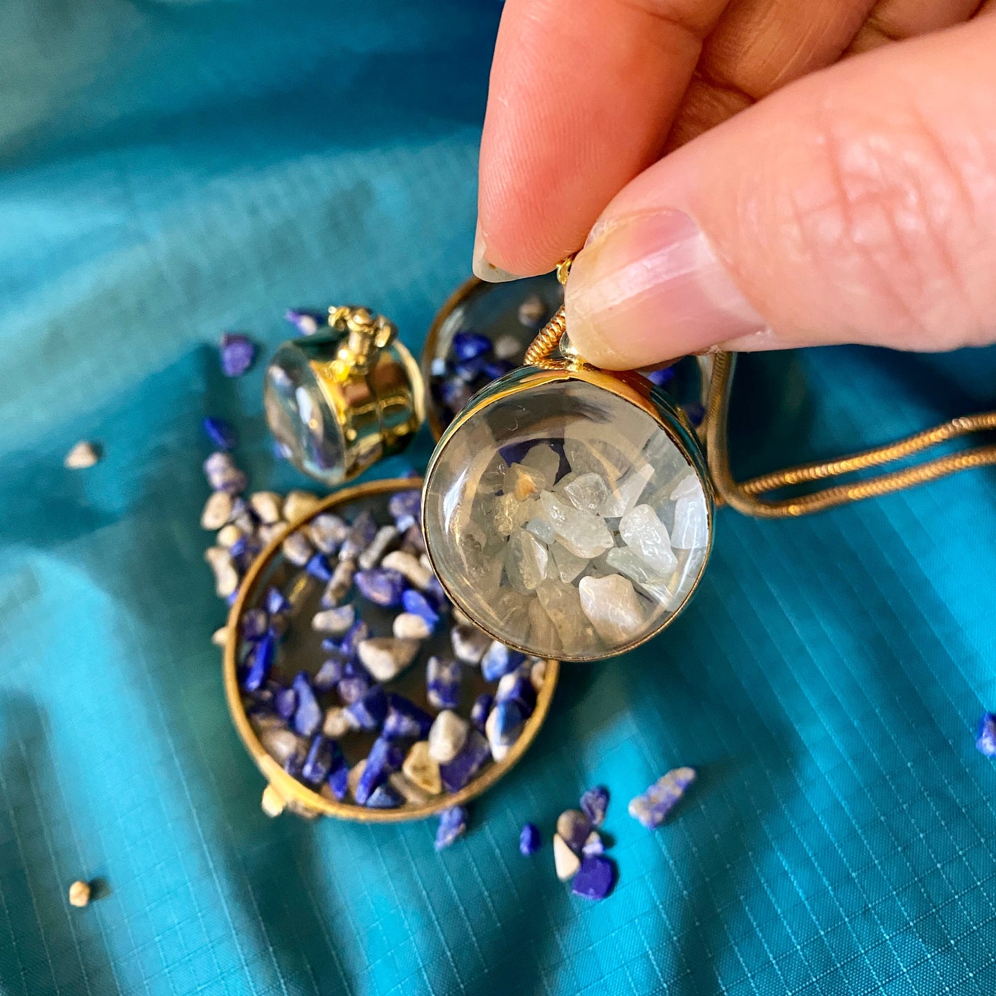 Round Circle locket necklace for birthstones and keepsakes, choose your size, choose a chain, gold shaker locket, gift for her add your gems