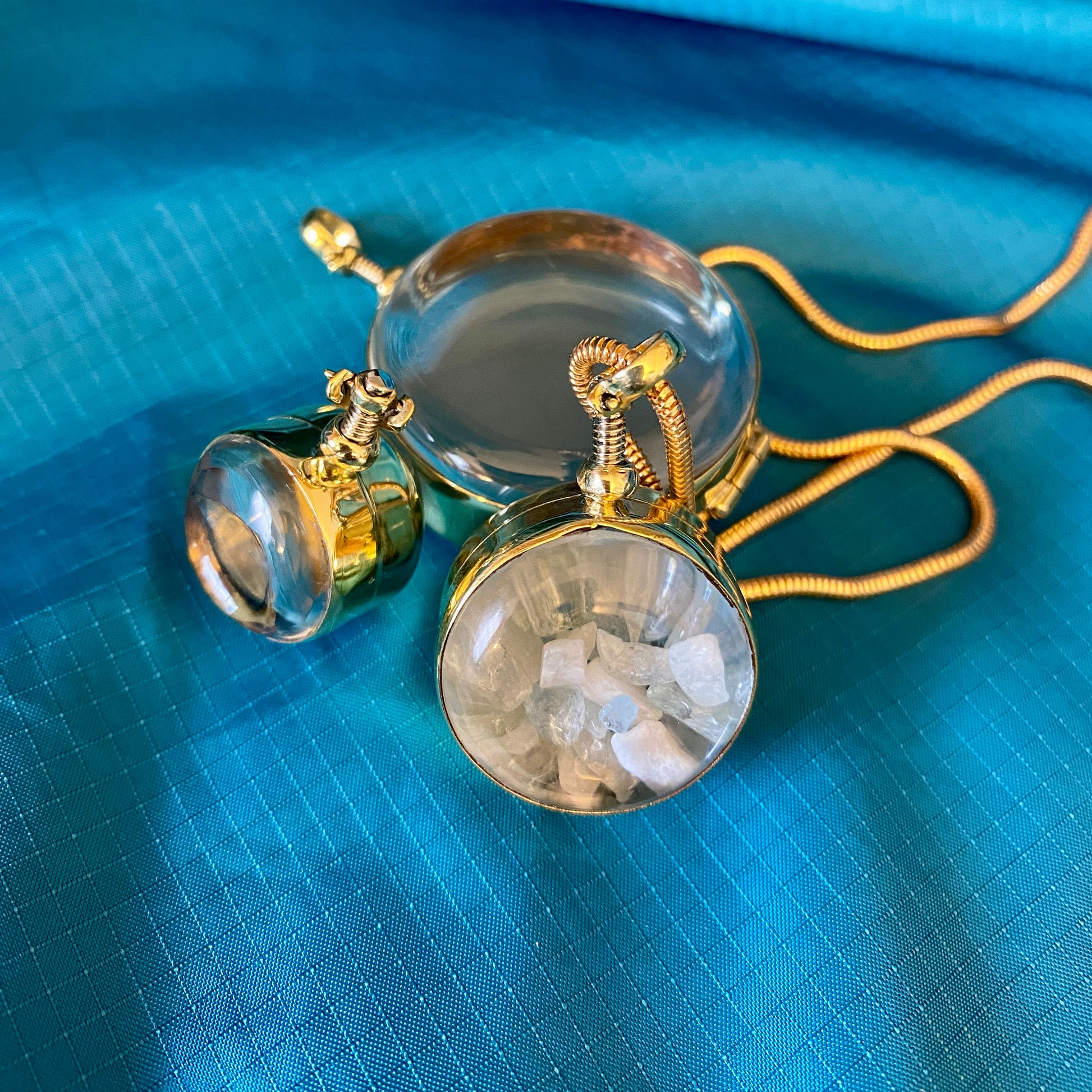 Round Circle locket necklace for birthstones and keepsakes, choose your size, choose a chain, gold shaker locket, gift for her add your gems