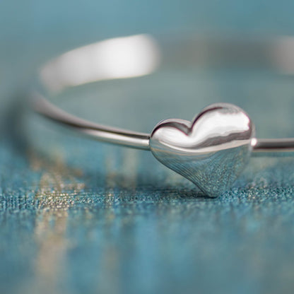 Solid Heart Clasp Bangle